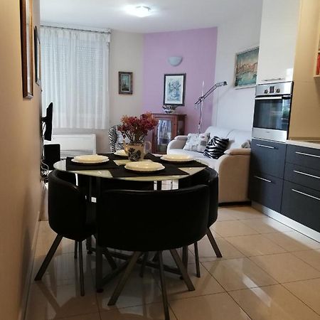 Near Beach Apartment Reno With Private Parking Split Bagian luar foto