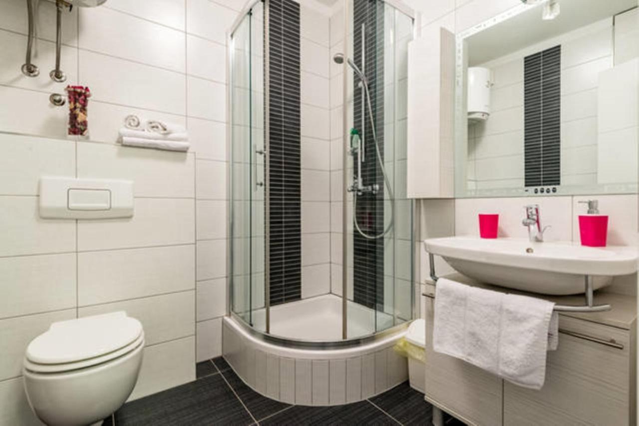 Near Beach Apartment Reno With Private Parking Split Bagian luar foto