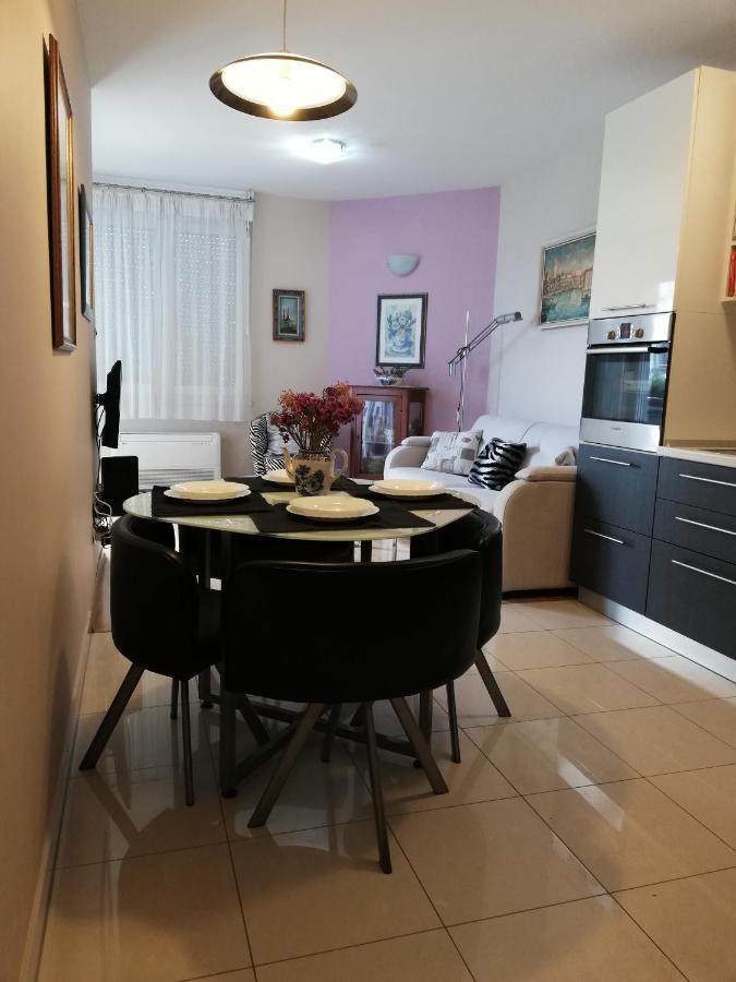 Near Beach Apartment Reno With Private Parking Split Bagian luar foto