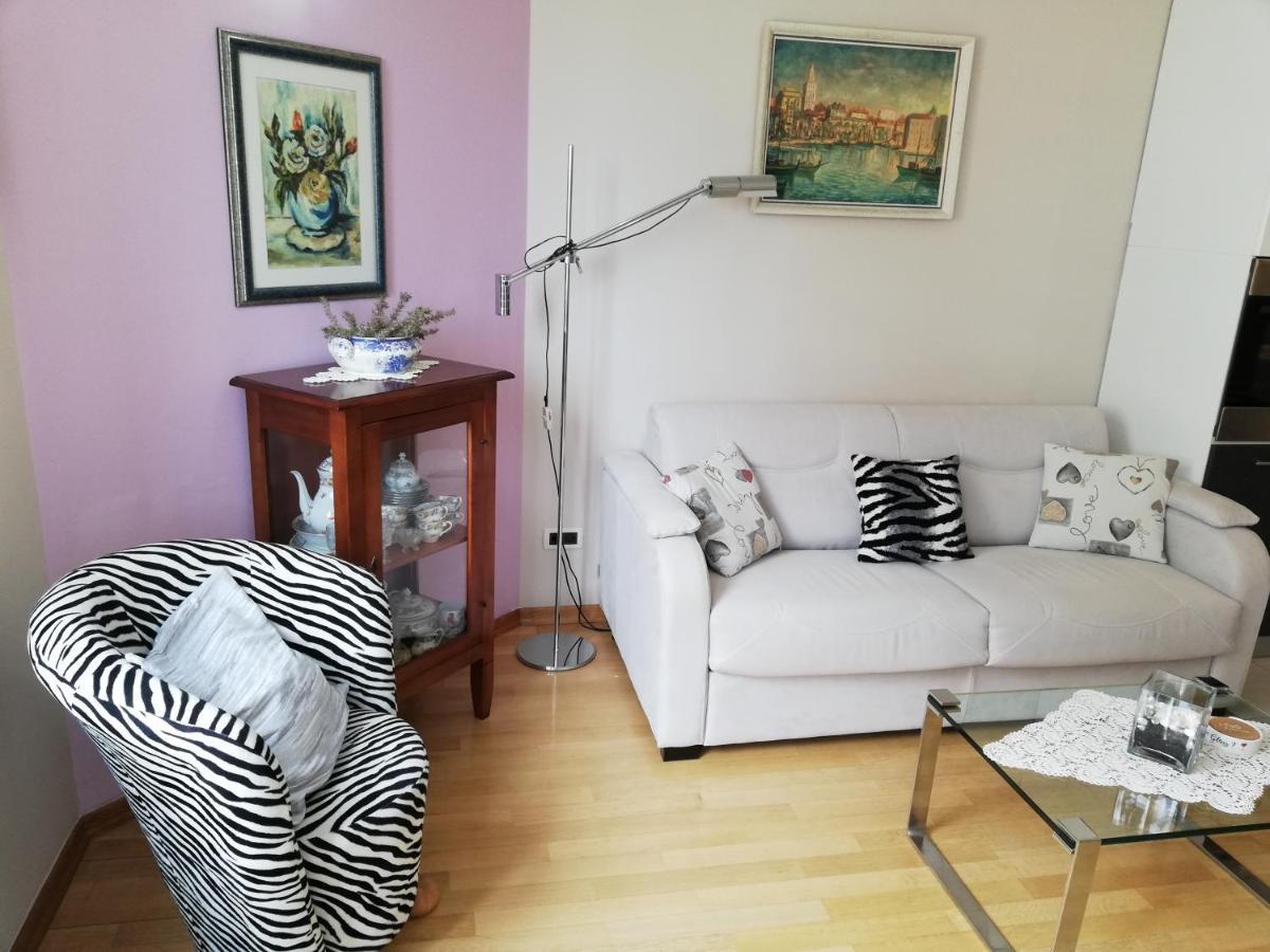 Near Beach Apartment Reno With Private Parking Split Bagian luar foto