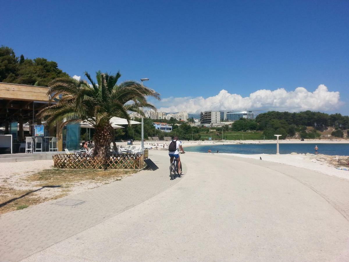 Near Beach Apartment Reno With Private Parking Split Bagian luar foto