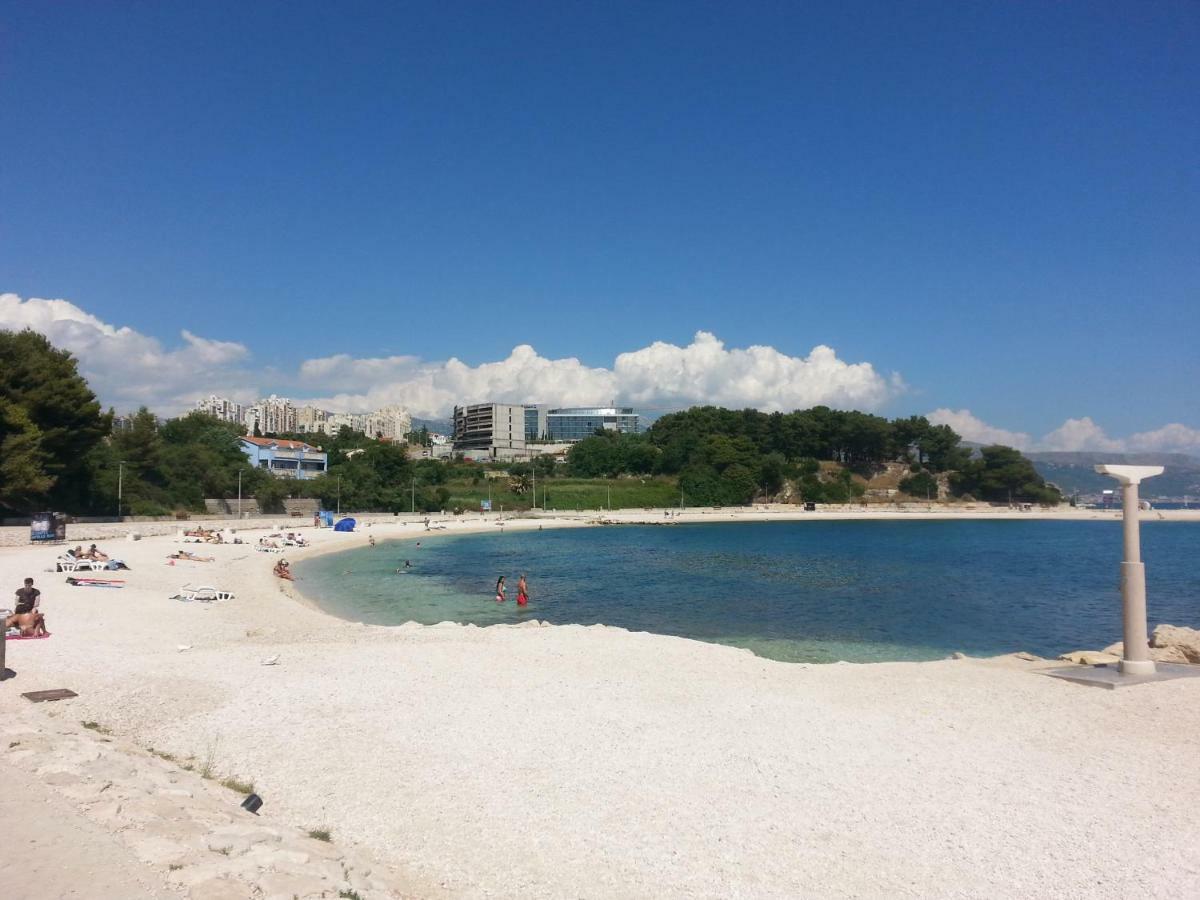 Near Beach Apartment Reno With Private Parking Split Bagian luar foto